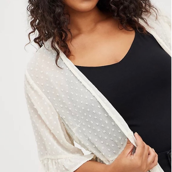 Torrid Women’s Plus Size Cream Tiered Ruffle Open Kimono Clip Dot Size 2X, 3X 4X - Picture 4 of 13